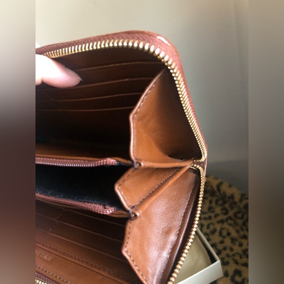 Burberry Zip Around Wallet w/ Box & Dust Bag - Picture 15 of 16